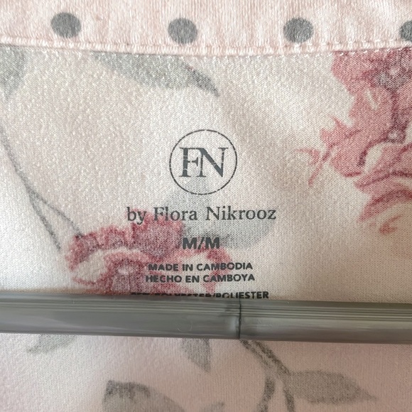 FLORA NIKROOZ Pajama Set Pink Floral 3/4 Sleeve Crop Pant Women’s Sz: M - Picture 3 of 12